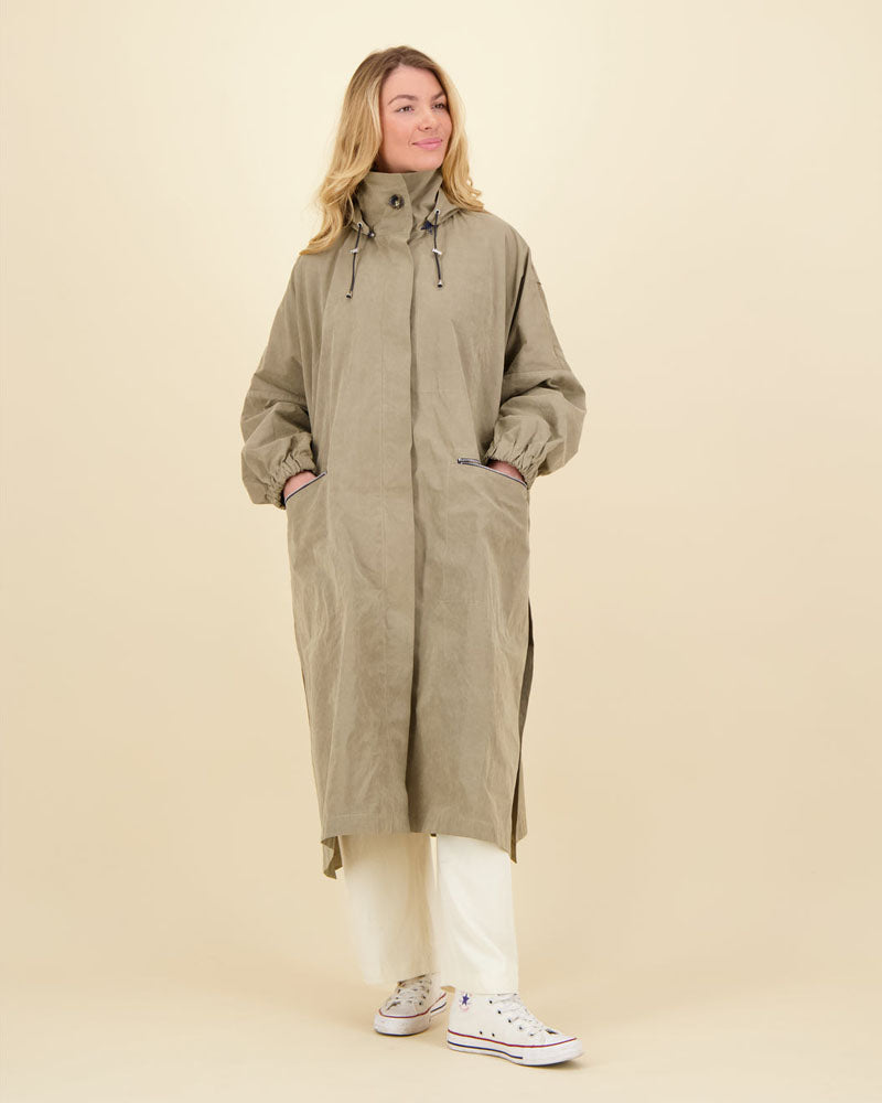 Trench taupe pret pour partir